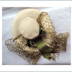 Vintage 1940s Veola Modes New York Ladies hat in original Dobbs Box NYC